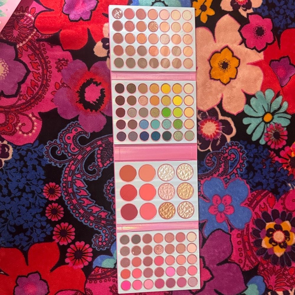 Vibrant Eyeshadow Palette
